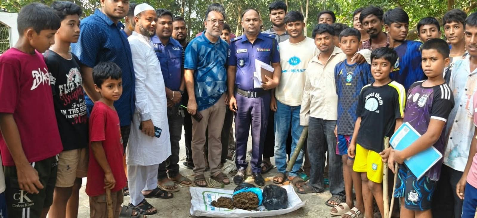 বুড়িচংয়ের ময়নামতিতে পুলিশের অভিযান,গাঁজাসহ আটক ০৫