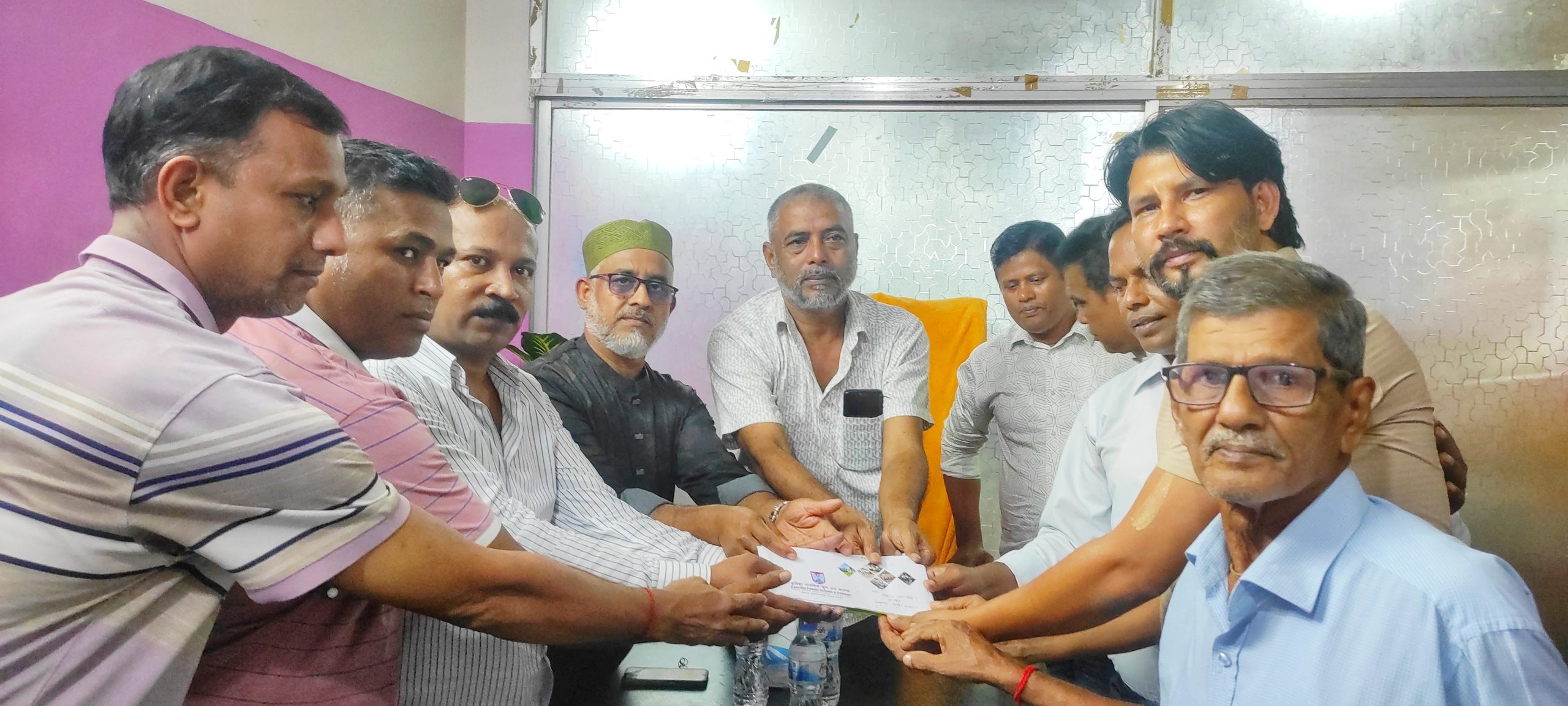 দুর্গাপূজায় সম্প্রীতির অনন্য উদ্যোগ, ময়নামতির ১০ মণ্ডপে অধ্যক্ষ সালাহউদ্দিনের প্রণোদনা