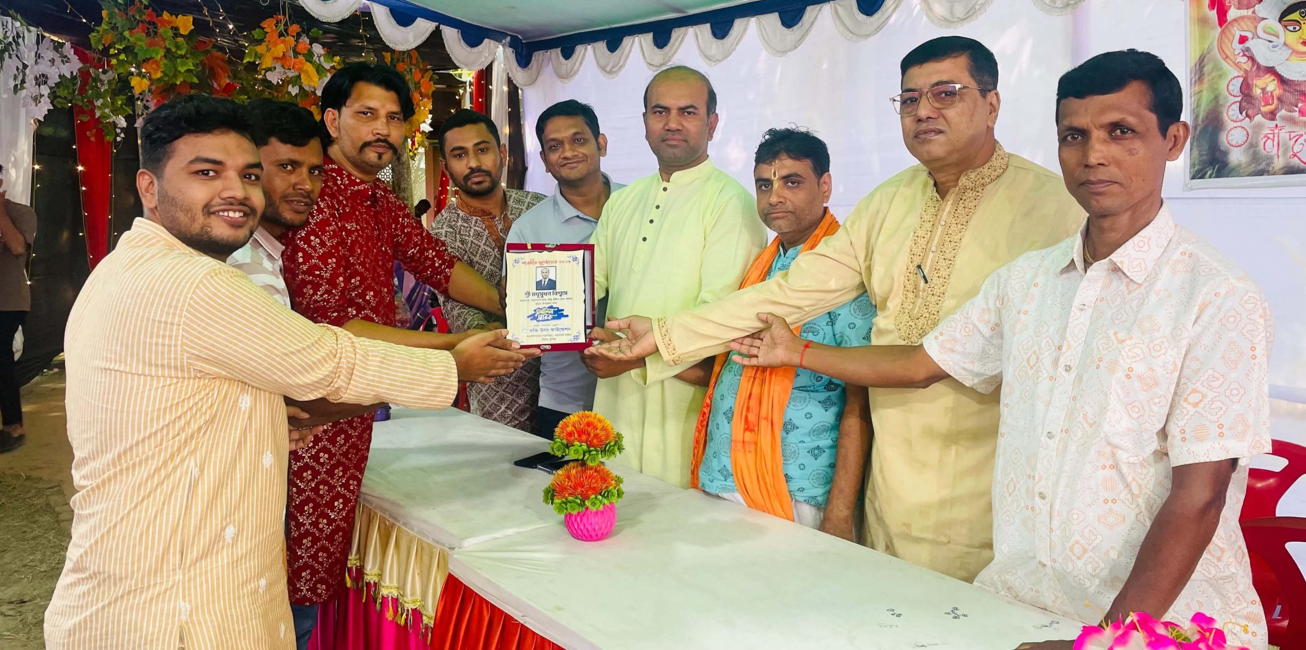 ময়নামতিতে ভক্তি উৎস ফাউন্ডেশনের আয়োজনে পূজামণ্ডপ পরিদর্শন করলেন মধুসূদন বিশ্বাস